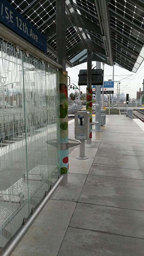 Clinton St/SE 12th Ave MAX Station Clinton St/SE 12th Ave MAX Station
